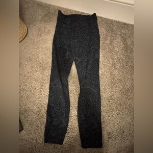 Lululemon size 6 Black and Navy Floral Patterned Leggings